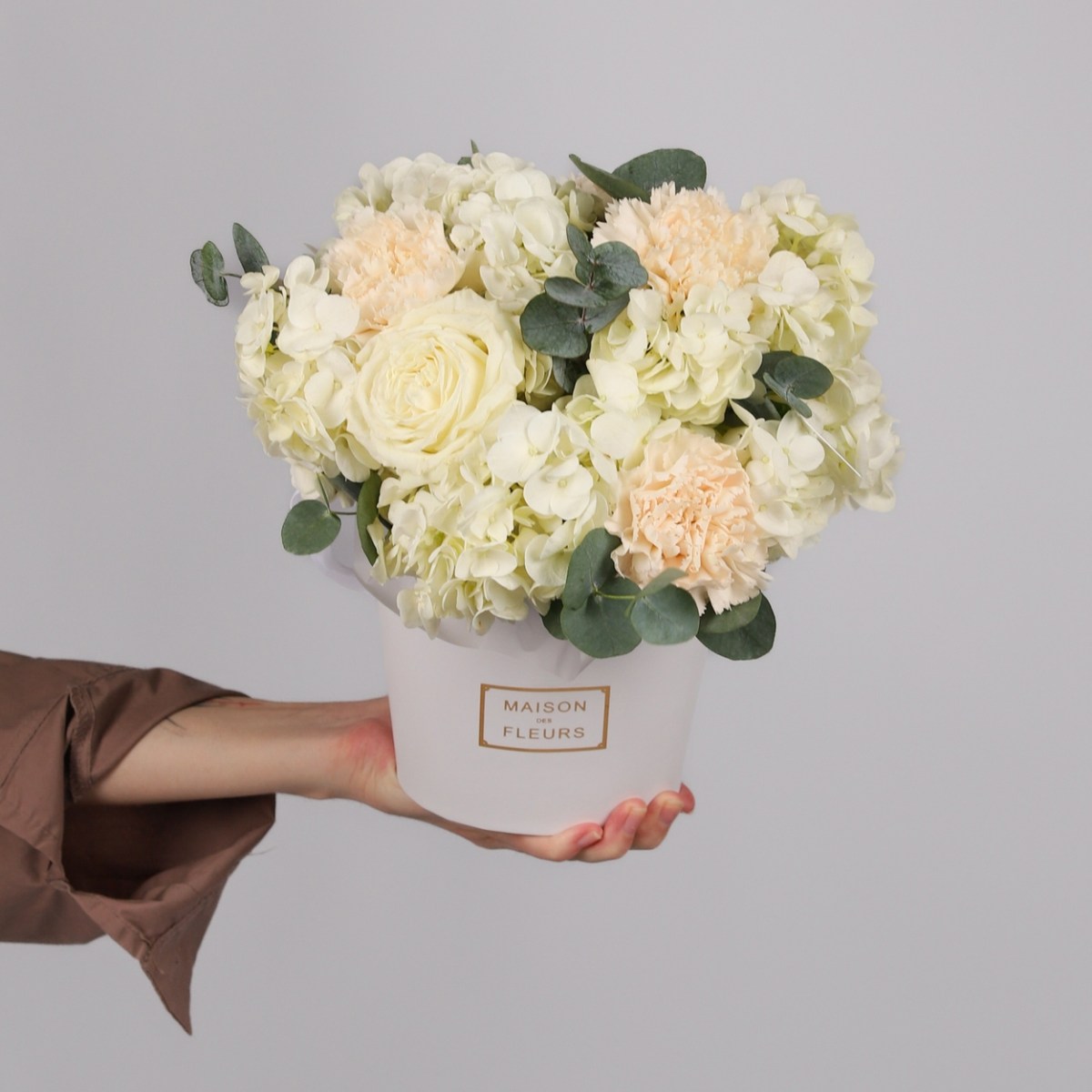 korobka s gortenziej i rozoj 6